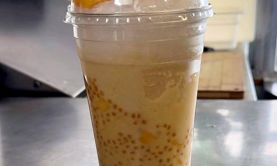 Sago fresh milk drink with mango and chewy pearls